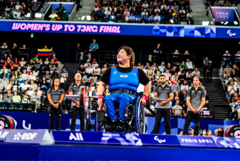 79--paris-2024--para-powerlifting--womens-up-to-73kg_53978343996_o.jpg