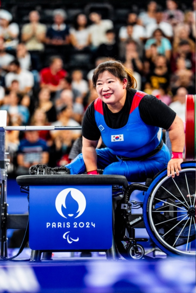 79--paris-2024--para-powerlifting--womens-up-to-73kg_53978654479_o.jpg